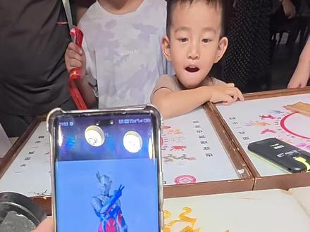 头上长角的就是塞罗。这是一个比耶的奥特曼#王岐洋#糖画#奥特曼#百young非遗计划#抖音非遗联欢会