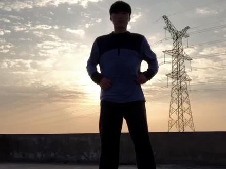 #在家健身 这个动作可伸筋拔骨,活络肌腱,激活人体血液循环,改善肩周炎。一组20次,每天5组#通臂拳