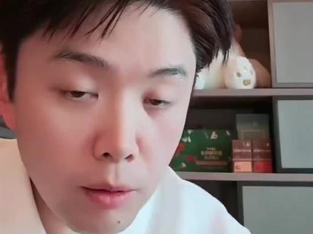 听完追觅创始人俞浩讲自己的童年
真的瞬间看哭了😭
原来顶级厉害的人,都熬过不为人知的苦
生于平凡,却靠自己逆天改命
成年人的感动,往往都在这些真实故事里
#俞浩 #追觅创始人 #人间真实 #童年回忆