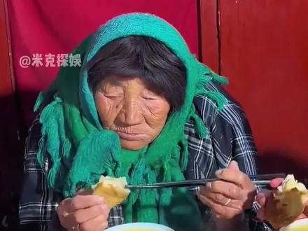 明明一周前还在更新,为何江苏93岁网红“毛奶奶”突然去世?生前最后画面曝光,让无数粉丝破防 #网红毛奶奶去世 #毛奶奶的毛孩子毛毛 #网红 #影娱热点团 #内容启发搜索激励计划