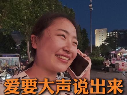 只要有妈在,就没有苦啊!
你的妈妈或许温柔,或许软弱,或许不讲理。
她不懂你很正常,因为她没见过你眼中的世界,
你要更优秀,带她看更大的世界。
爱你老妈,明天见!
#妈妈 #爱要大声说出来 #爱你老妈明天见