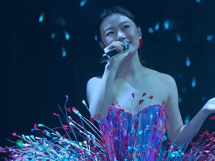 续写上桌! 16号没拍好的续写,17号来补!终于听到现场版续写😭
2026.5.17丨纯妹妹2.0演唱会丨续写
#单依纯 #单依纯演唱会 #单依纯大连演唱会 #单依纯续写