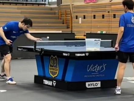 秘密武器!樊振东德甲训练左手击球,动作生疏练习到满头大汗