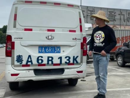 #二手小货车 #换备胎 长安睿行M80的备胎,要怎么拆下来#货拉拉 #每天一个用车知识