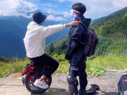 旷野的风,总会迎来自由的人 旷野的风总会迎来自由的人,人生短短三万天自由一天是一天!#山猫s全地形越野减震独轮车 #老鸟独轮车