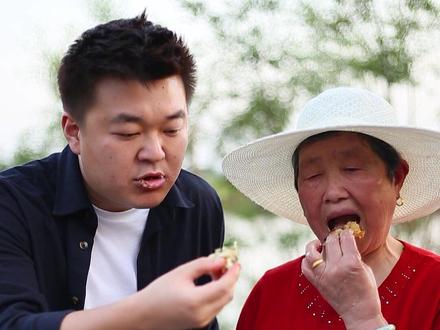 奶奶疼孙子正确姿势:花整下午炸盘酥脆桑叶,满满童年的味道,爆赞 #农村美食 #抖音美食创作人 @抖音小助手