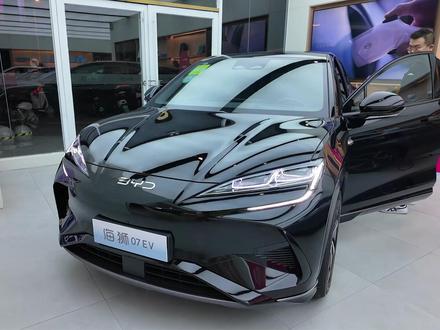 海狮07 EV全网最详细真实体验!底盘音质坐垫导航尾箱座椅放倒!