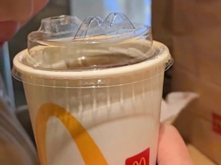 #麦当劳 @麦当劳 新杯盖不知道用的对不对,求官方指导。#麦当劳新杯盖