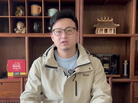 夏天室外空气又热又潮,随着通风换气吹入一楼或者地下室后,经常会碰到#墙壁结露,#地面返潮的问题,这时候,我们可以开启我们的#除湿机 来控制湿度。有小伙伴会问,除湿机看了后会不会越来越热,空调制冷能耗会不会增加?其实不用担心,开了除湿机后,房间内湿度下降,开空调比湿度高的时候反而制冷更快,也更省电。