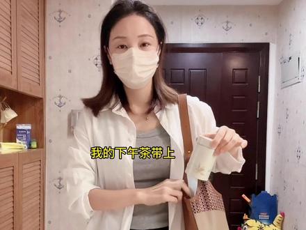 积极向上才是人生的主旋律,不要不开心,不要不吃饭,委屈不要憋着,压力大了哭出来,擦干眼泪继续大步朝前走。#一拖二宝妈 #这就是生活本来的样子