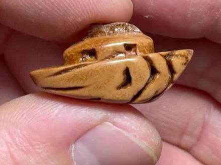 大家对核雕的印象是不是还是因为这个核舟记? #手工雕刻#桃核#桃枭#核舟记#手艺人