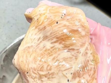 自制水嫩鸡排,一点不柴,超嫩#自制水嫩鸡排 #鸡排