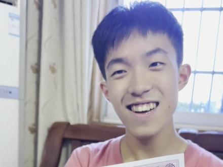 看看陆柏利同学波澜不惊拆清华大学录取通知书!#清华大学录取通知书 #清华大学 #录取通知书来啦