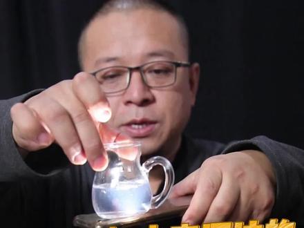 玩酒:加水变浑浊的酒能变回去吗??? #酒 #酒知识 #酒文化 #白酒 #酒养生