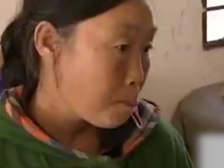 母亲狠心卖掉6个孩子,18年后儿子成千万富翁,母亲哭着求原谅