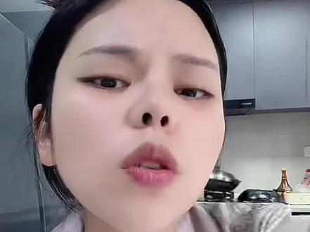 龙姑娘说以前三妹带专场的时候,迟到两分钟,被人劈头盖脸说。 龙姑娘说以前三妹带专场的时候,迟到两分钟,被人劈头盖脸说。#唐三妹#AK #龙姑娘