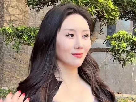 世界中华小姐选美大赛华北冠军王佳沫💃💃💃🌹🌹🌹#选美大赛 #完美身材#紧身牛仔裤 #微胖女生