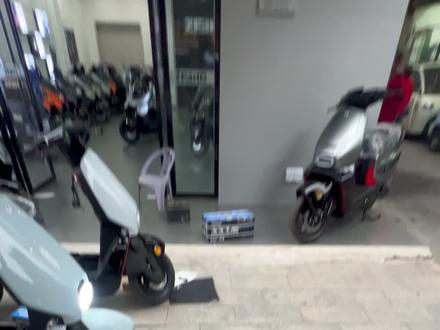 简介一下EZ3 过两天发续航测评,争取6号剪辑发出来#极核 #ZEEHO极核 #骑极核真舒服 #极核ez3 #乐至县