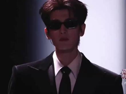 纯享版凌帝舞台来了
#张凌赫#湖南卫视跨年演唱会