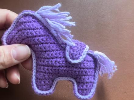 “马上有钱”保姆级钩针教程 #纯手工钩织 #钩针教程
超详细的小马钩针视频教程,手把手教你“马到成功”、“马上有钱”!
线材:@苏苏姐家毛线编织