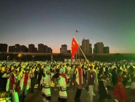 #打歌舞你学会了吗 #捅了云南打歌的窝
#云南打歌 #控制不住根本控制不住
神曲一代传一代、云南只打巅峰赛
音乐一响、硬控全场