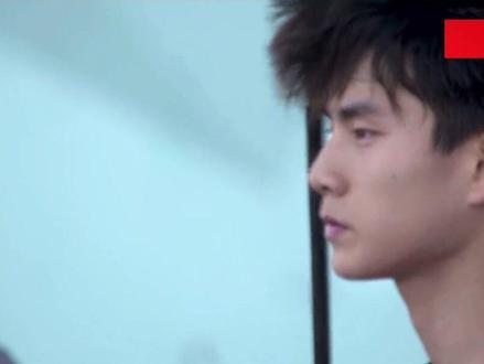 速度攀岩亚军伍鹏,眼神坚定,好像少年将军! 连风都偏爱他 #奥运会 #少年感