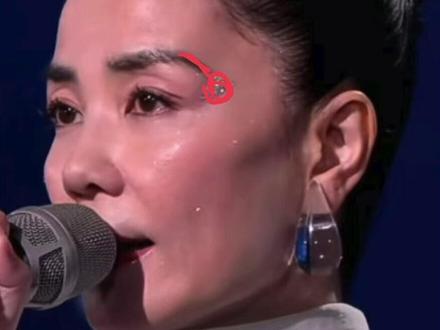 王菲对比去年真的老了很多吗? 春晚今年打光到底怎么了#春晚#王菲#美