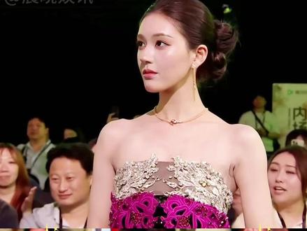 赵露思强势回归的背后,最后悔的不是前公司,也不是《恋人》剧组,而是低谷时推卸责任的她#赵露思 #星光大赏 #许我耀眼 #娱乐评论大赏 #内容启发搜索