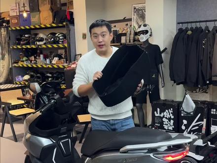 只有这款超薄一体成型座桶垫可以完美放下3XL全盔 #NWT150 #NWT150改装 #NWT150座桶垫 #NWT150坐桶垫 #踏板摩托车