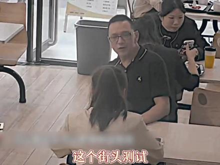 街头测试 什么叫路人是市长 不知道啊,市长一坐下就亮国标了#街头测试 #万万没想到 #反转