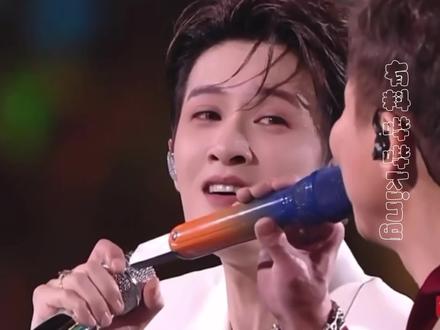 俩人成二人转了#檀健次 #陶喆 #跨年演唱会 #抽象