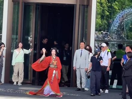 又美又可爱#白鹿 #奔跑吧 #跑男 @抖音小助手 @抖加🔥上热门🔥dou+🔥热点宝 #综艺