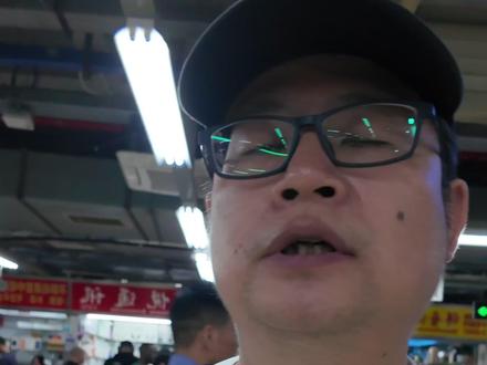 别乱买 iPhone!港版 25瓦快充 + 满血 AI完美 港版 iPhone 才是真香机!满血 AI 功能全开,25W 无线快充 + WiFi 6E 秒连,FaceTime 语音不阉割。比国行便宜上千,实体 + eSIM 双卡灵活,国内直营店还能保修。信号和国行没差,高配版价差更大,追求完整体验又想省钱的直接冲!