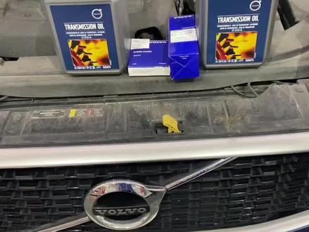 沃尔沃 XC60 常规保养 更换汽油滤清器,火花塞,波箱油。提示一下此款车20万公里才开始更换正时皮带套件
