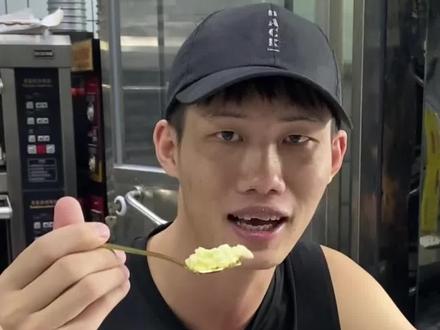 一分钟用空气炸锅教大家一款低卡椰奶焦糖布丁,焦糖布丁就一定要用白砂糖了,布丁的部分我们可以用0卡糖降低热量,效果是一样的~ #豪哥送蛋糕 #小猪做蛋糕 #贵哥撸蛋糕 #空气炸锅 #空气炸锅美食 @糕疯做蛋糕