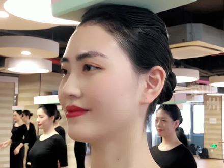 #300空姐加入亚运会礼宾集训 杭州小姐姐作为东道主努力训练!(来源:杭州日报)