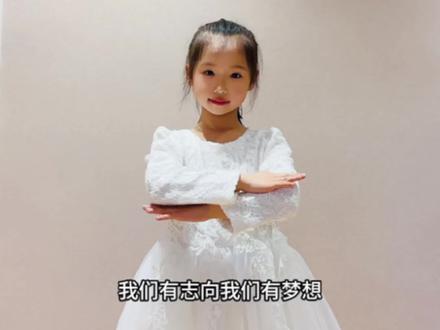 你们要的手势舞《追光少年》完整版教程跟练版本来啦! #课桌舞完整版 #创作者中心 #创作灵感 #追光少年#手势舞 找了好久的单人版,完整集体版看前面的视频