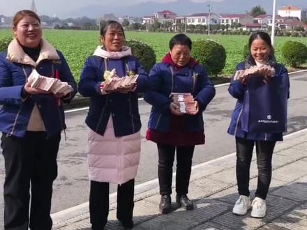 今天,浏阳梅田湖的51户农户收到一份高达511万元的“大红包”,户均收入超过10万元。#长沙 #浏阳#分红#红包 #湖南dou知道