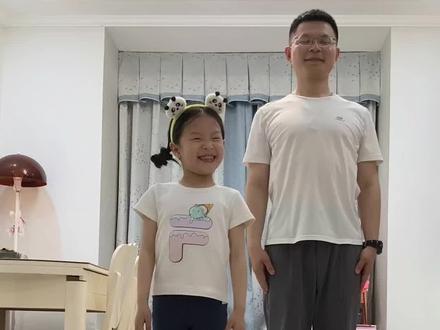 爸爸终于学会了《裁判舞》,和爸爸一起交作业啦!#亲子互动 #拉丁舞 #随拍 #萌娃 #骗你生女儿