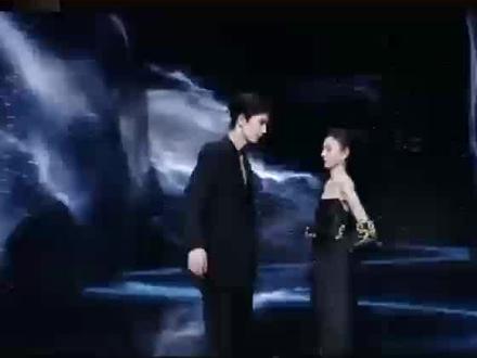 张凌赫、宋祖儿亮相微博之夜#娱乐 #娱乐播报台 #娱乐评论大赏 #明星 #娱乐圈