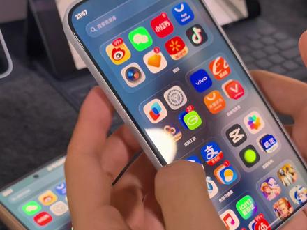 荣耀Magic8系列升级了127版本后和老机型在资源库应用启动关闭动画做了对比,可以说是变化非常明显。但还是未达到我的要求,希望荣耀团队再接再厉,再升级几个版本后能达到我们的预期~
#MagicOS #MagicOS10 #MagicOS月月新 #上热门 #数码科技