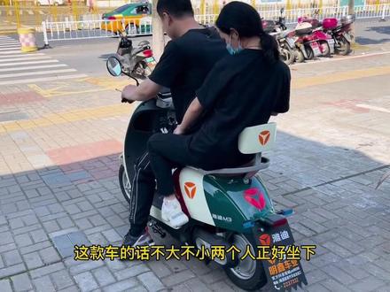 3810粉丝
搭配色的雅迪冠能M3,80/100续航,石墨
烯电池#买好车
