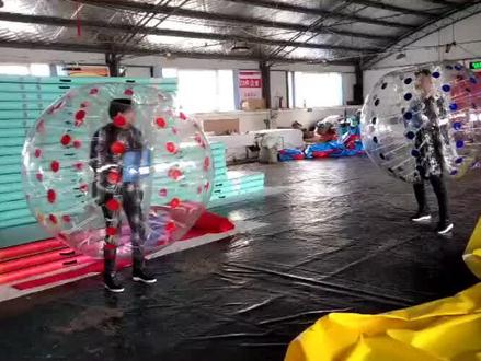 网红打卡项目~充气碰碰球 ,娱乐性极强,小孩、 青少年、情侣💏的最佳游玩项目,穿上它就可以碰撞出爱的火花哦!