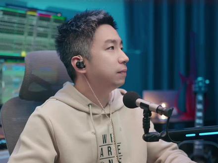 泪目,那个唱《隐形的翅膀》的张韶涵长大了。 她用四句副歌旋律完整还原了从年少有梦到沉入低谷过后的自我和解。你是外界眼中的大人,也是自己的小孩,你可以停下,也可以流泪。#张韶涵 #大小孩 #张韶涵又唱到我心坎里了#大小孩翻唱