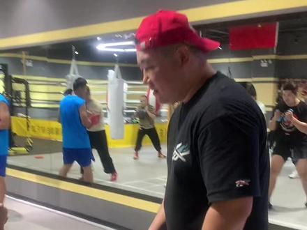 #拳击🥊 #拳城荣耀拳击俱乐部 无锡唯一最好的拳击馆,深受中内外男女拳击爱好者的喜爱。 如有不服你就来挑战一下。
