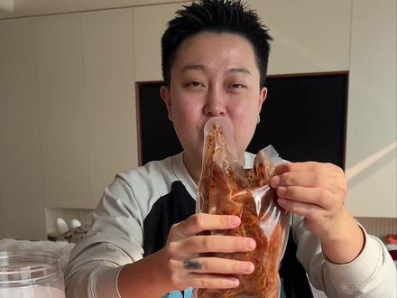 这个佤味鸡爪,你必须要给我炫它!!! #这也太好吃了 #哎呀妈呀真香 #追剧小零食 #好吃到停不下来 #解馋