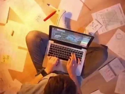 和小火人聊天真好玩 #多闪app #小火人AI聊天 #多闪