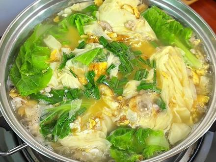 天冷了 我家每天都做个热锅,今天是鸡蛋肉沫豆皮汤,清淡好吃又营养#美食 #家常菜#鸡蛋豆皮汤