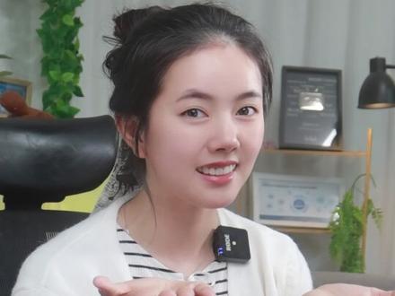 PPT字超多还不让删,到底该咋排? PPT文字越多越好用,这3个排版技巧简直杀疯了
.
PPT文字内容太多怎么办?试试这3个排版版式
1.拦腰版式:用一个形状拦腰横截整个页面,突出重点内容,特别适合总分关系的职场PPT
先将综述内容突出展示、分述内容放在其下方辅助演示讲解,PPT文字好多,领导还不让删字,就用这种排版方式
2.分散布局:将要点分散摆放在页面的四周,特别适合文字没那么多、但是分点较多的页面
3.模块布局:将一个个要点放在色块中,大色块里可以嵌套小色块,不仅能够规整页面,还能利用不同大小的色块,将同板块的内容框在一起,方便观众阅读
这3种文字排版技巧,你都记住了吗?
点赞收藏,下次跟领导汇报的时候用起来!
#ppt #职场 #ppt排版 #office办公技巧 #ppt文字排版设计