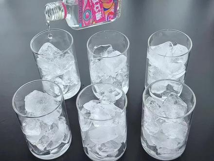 六款果立方调酒自制,20秒了解果立方热门调酒方式适合不同场合,赶快去喝~#仙女都在喝自制饮品 #调酒日记 #果立方 #饮料的隐藏喝法 #便利店调酒